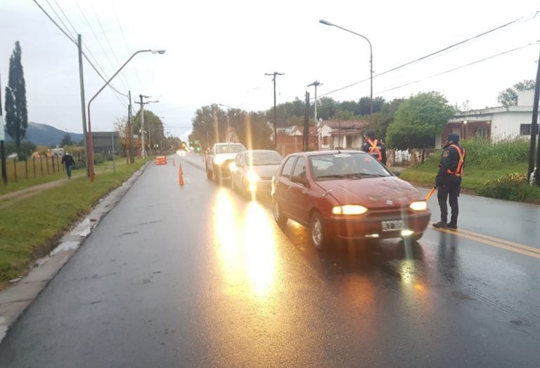 Controles policiales en la ciudad de Cosquín.