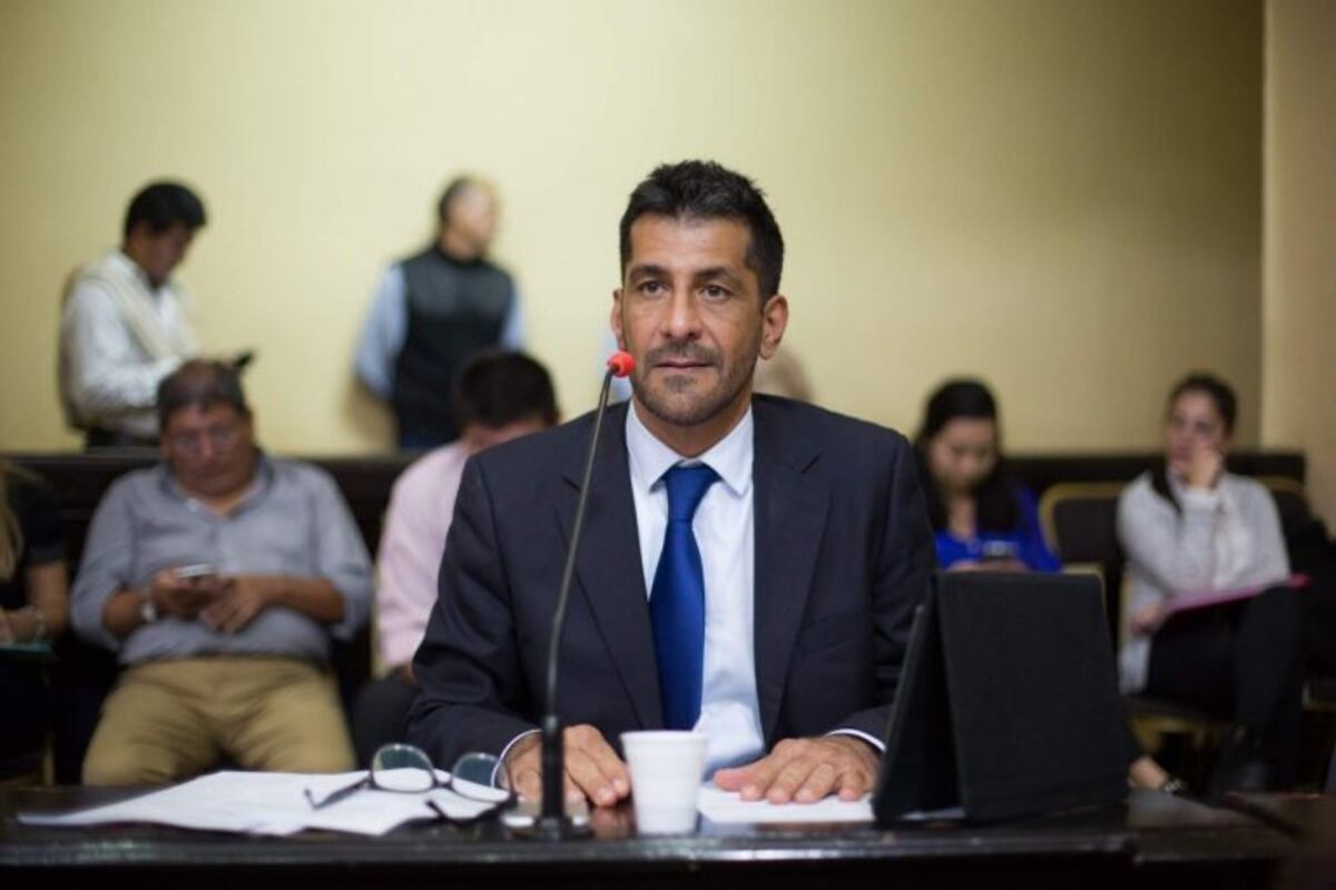 Siguen las críticas al diputado salteño que protagonizó un escándalo por la repatriación de su hijo
