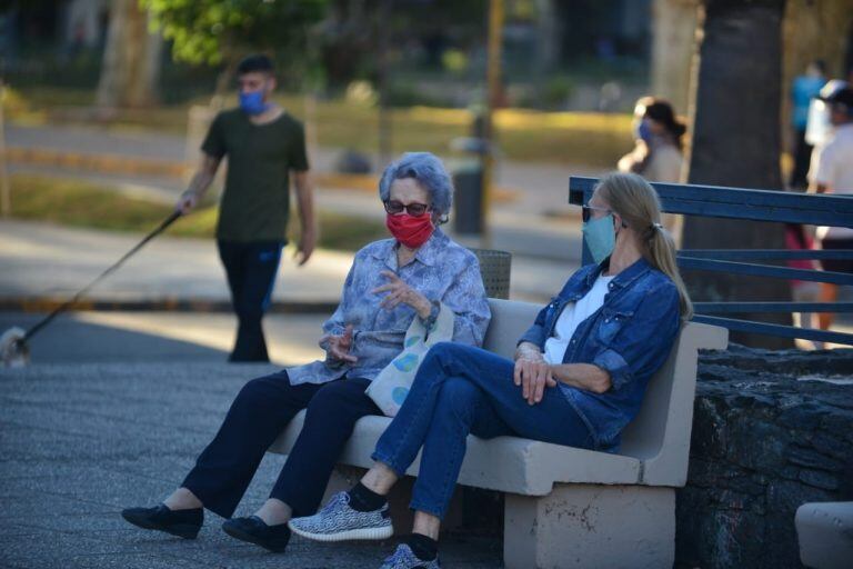 Las caminatas de esparcimiento no contemplan quedarse sentados en bancos o en el césped de los espacios abiertos.