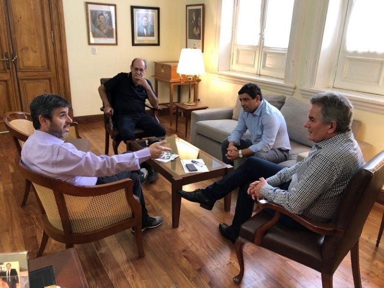 Encuentro entre autoridades de la Liga del Sur y el intendente de Bahia Blanca