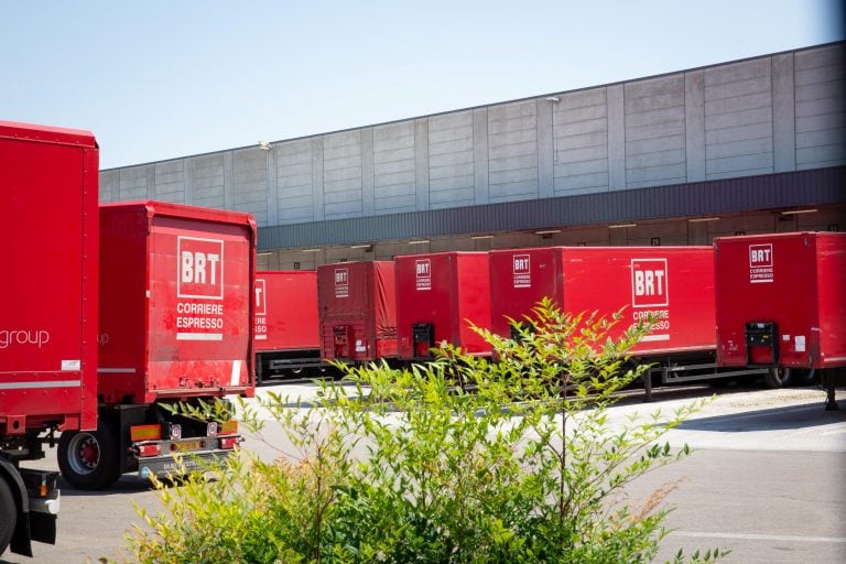 Uno de los focos es en Bolonia, en las instalaciones de la empresa de transportes Bartolini. (Foto Max Cavallari/ANSA)