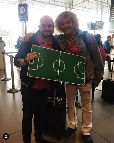 César Daza junto al "Pibe" Carlos Valderrama (Instagram: @dazabernal)