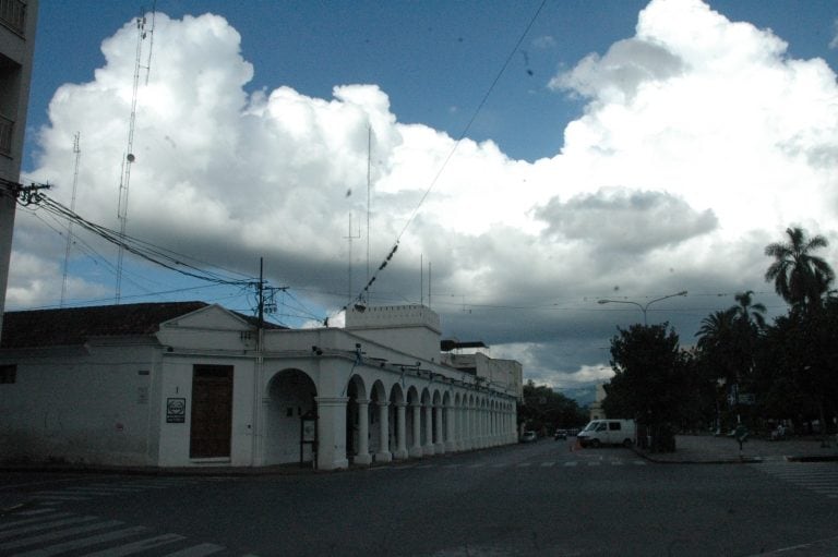 Aspecto que mostraba el Cabildo de Jujuy, antes de iniciarse los trabajos de restauración.