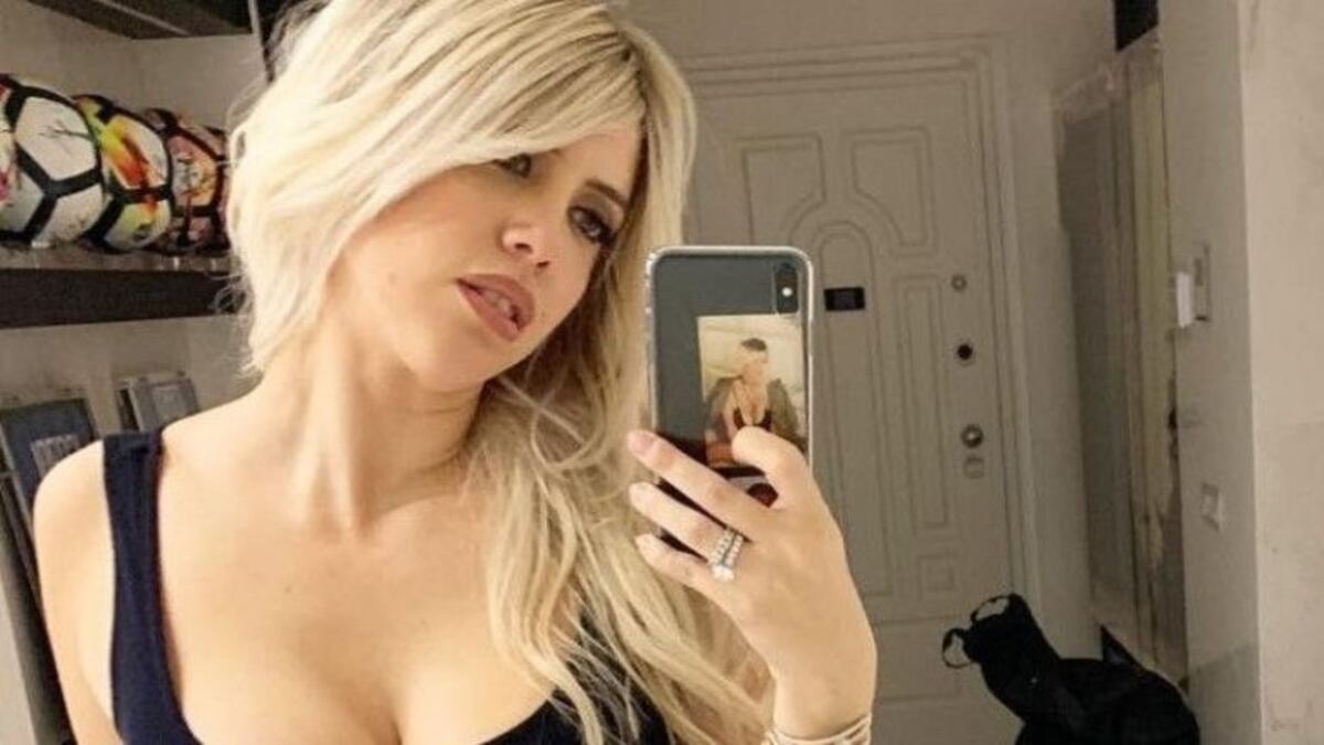 Wanda Nara publicó una foto de su escote en Instagram: "Dicen que sin ellas..."