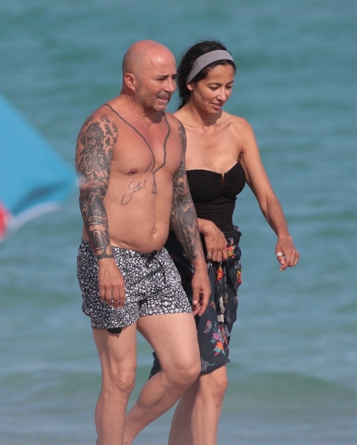 Jorge Sampaoli y su novia en Miami (crédito: Grosby Group)