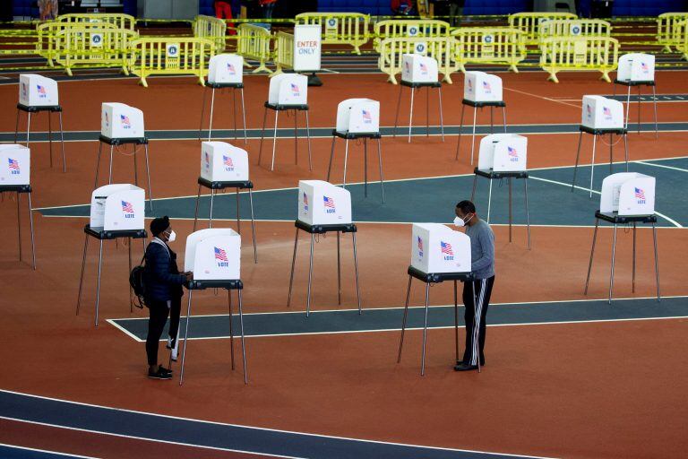 Votantes. (Estados Unidos). EFE/EPA/MICHAEL REYNOLDS