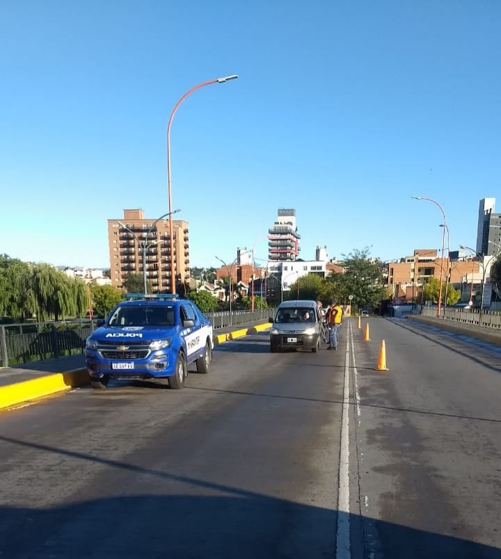 En el puente Cassaffousth de Villa Carlos Paz.