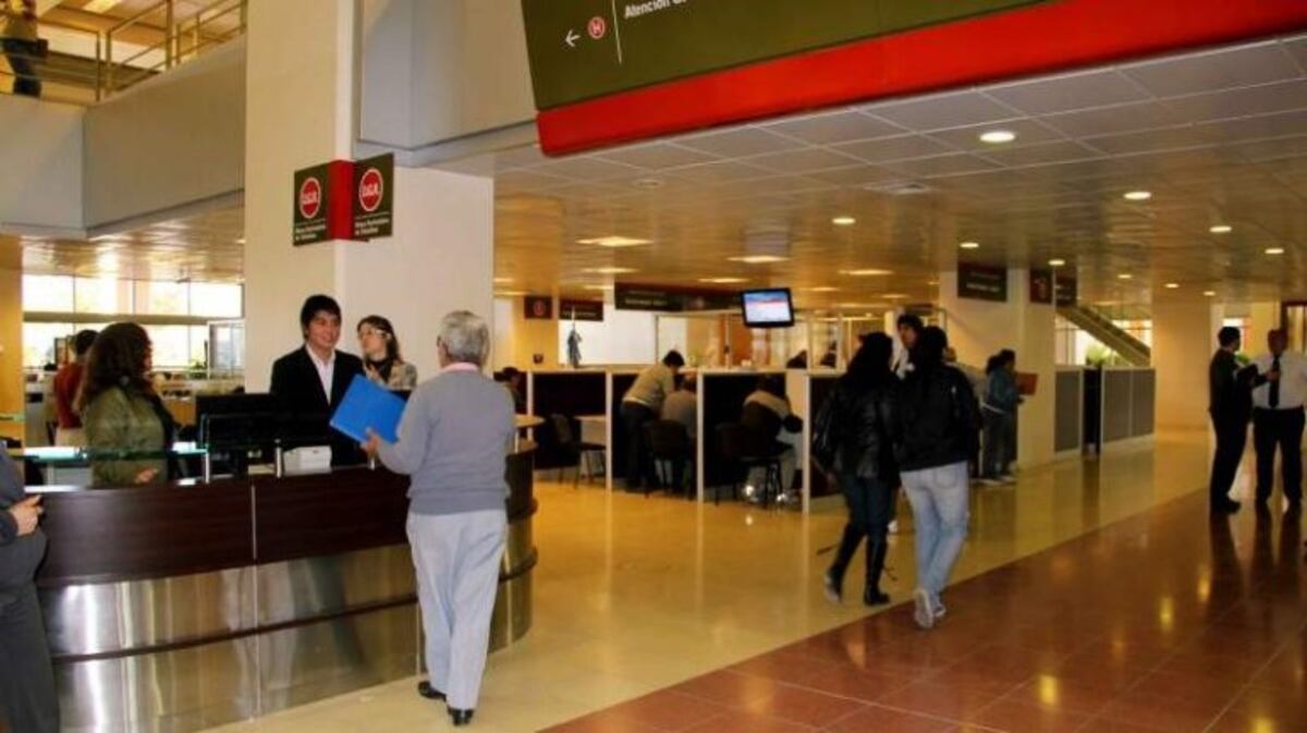 Con un decreto, el Gobernador sanjuanino suspendió el aumento a estatales