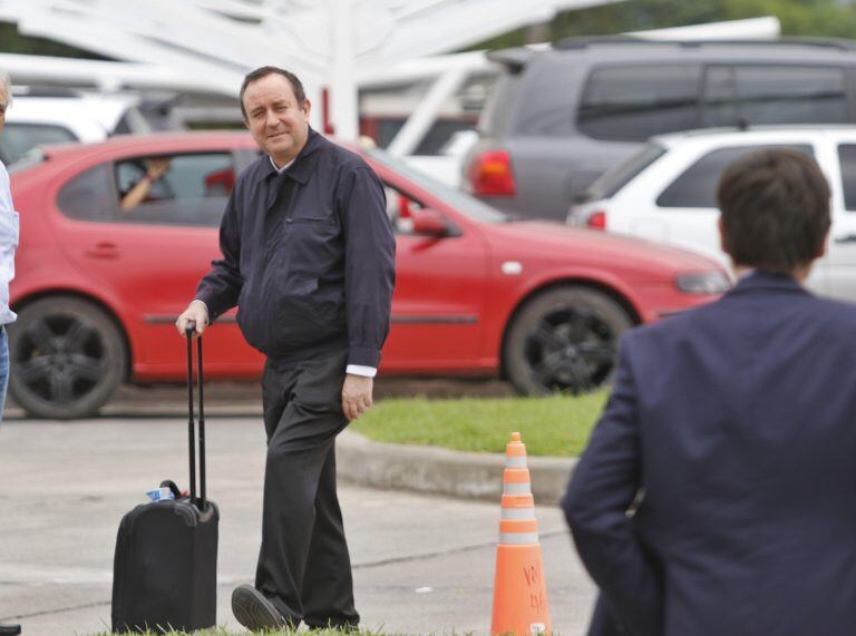 AME211. SALTA (ARGENTINA), 26/11/2019.- El exobispo Gustavo Zanchetta llega al aeropuerto Martin Miguel de Guemes de Salta, para viajar a la ciudad de Oran y presentarse a la justicia.  EFE/ Jan Touzeau