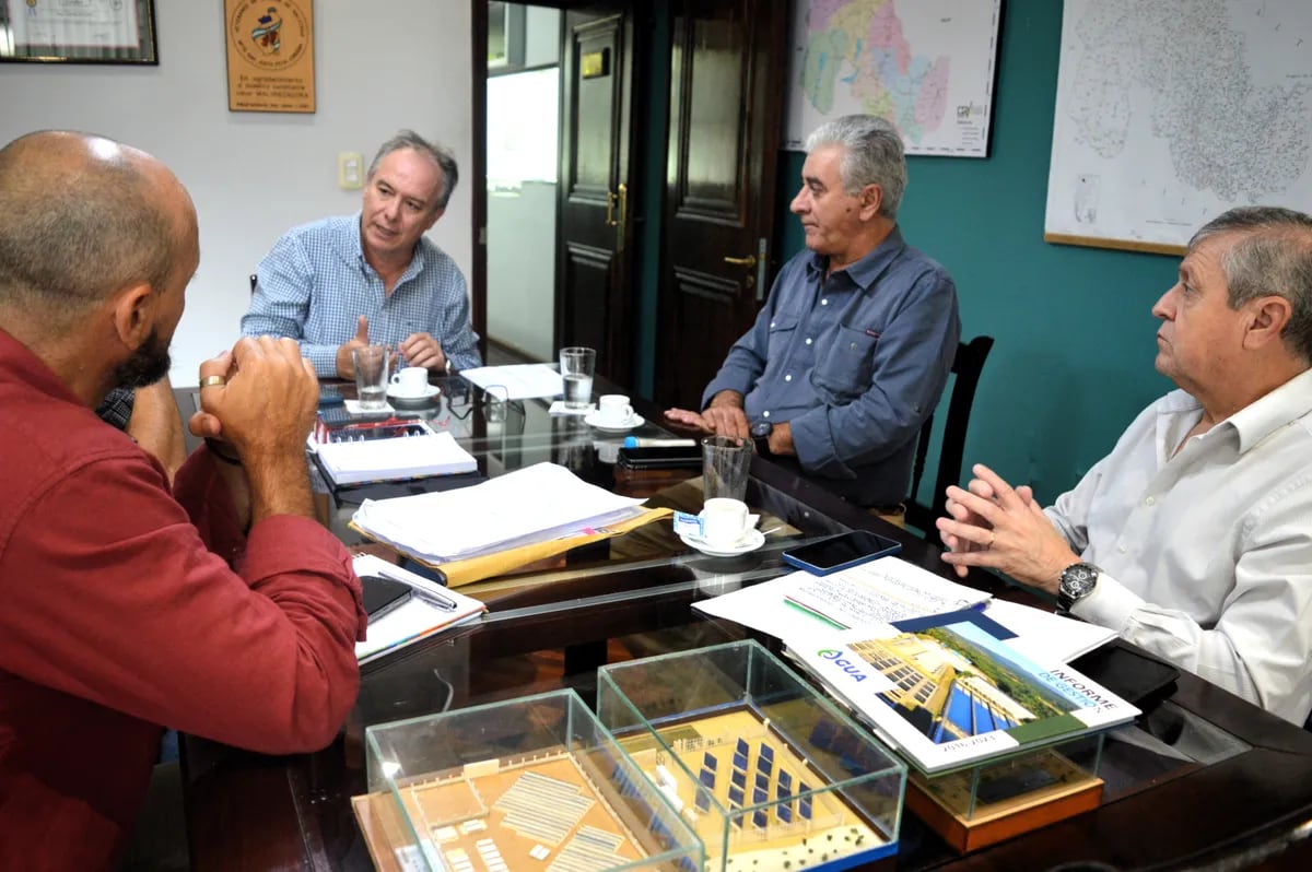 El ministro de Infraestructura de Jujuy, Carlos Stanic, dio instrucciones a funcionarios de su órbita para convocar a los municipios con el fin de trabajar en una planificación conjunta en torno a vivienda y hábitat.