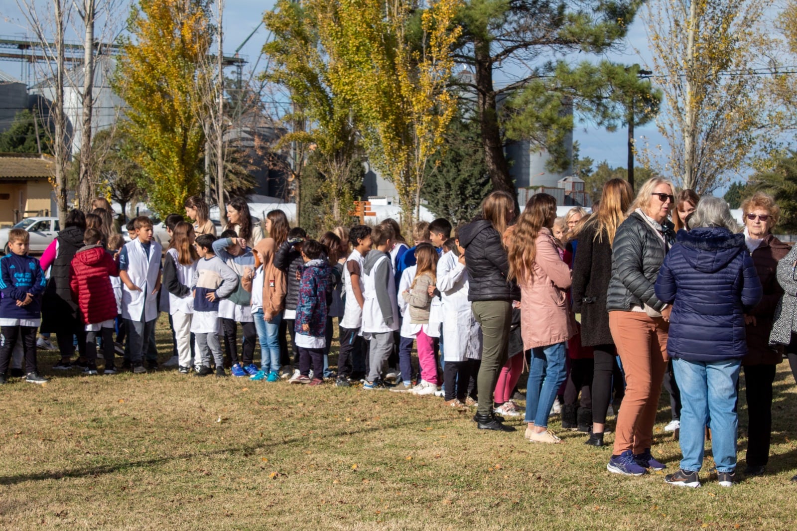 Inauguración del Playón Deportivo en Orense y nombramiento de la Plazoleta “Adela Gundensen