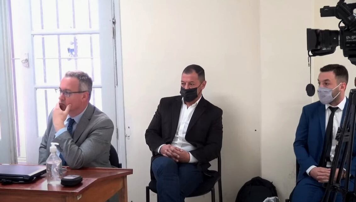 Los acusados, Gustavo Matar y su hijo Brahim, durante la lectura de los cargos en el inicio del debate.