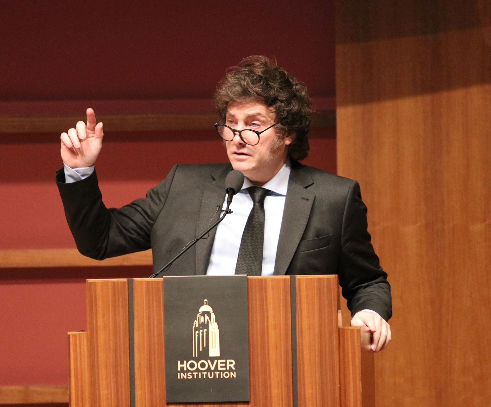 Javier Milei durante su exposición en la Universidad de Stanford. (Gentileza)