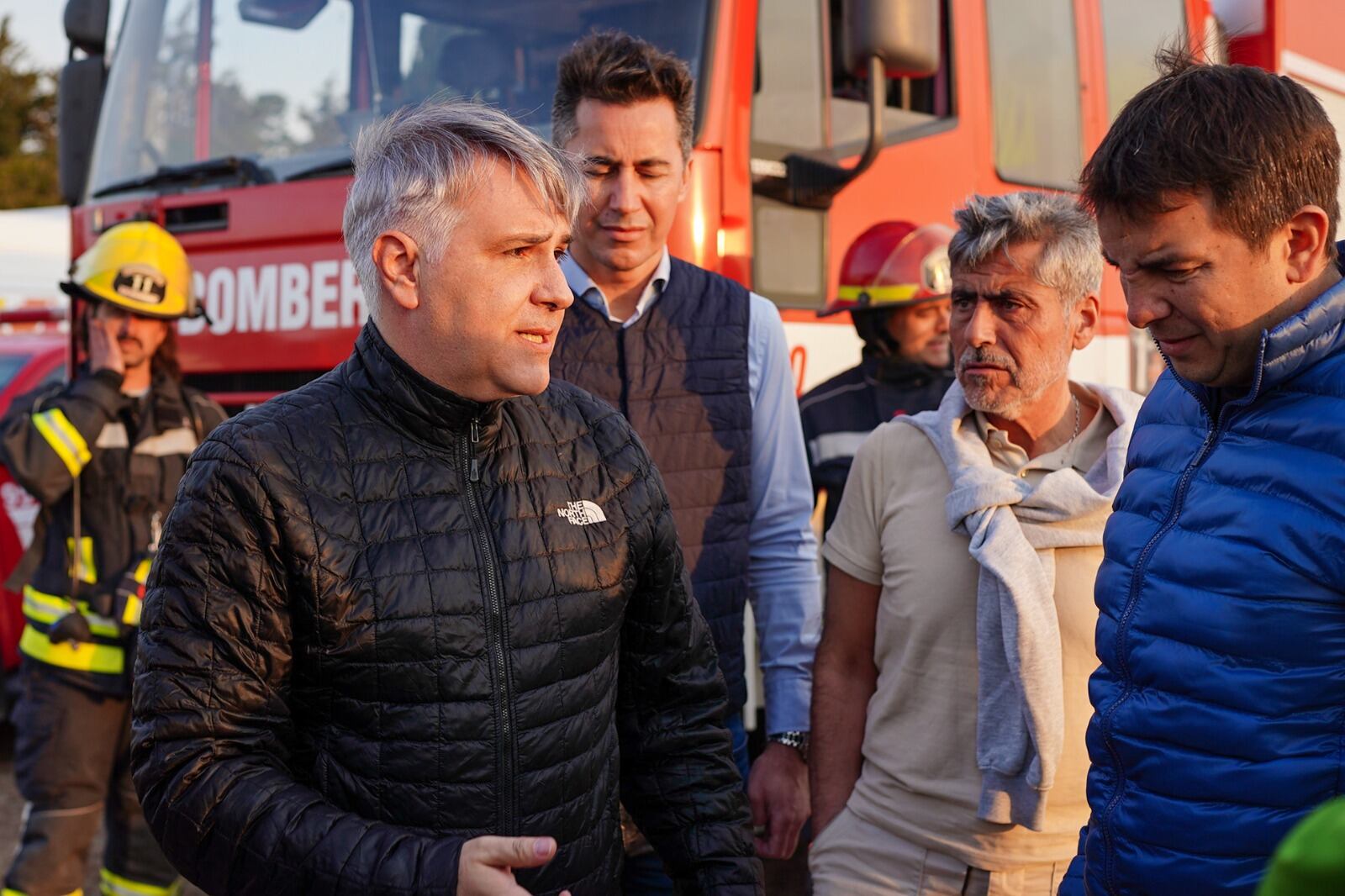 Llaryora supervisa el operativo por el incendio en Capilla del Monte (Prensa Gobierno de Córdoba).