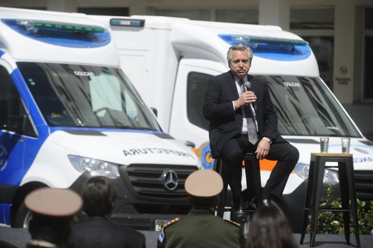 Alberto Fernández en el Churruca. (Foto: Clarín)