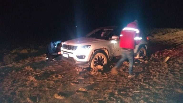 Bomberos de Puerto San Julián rescataron a una pareja de adultos mayores.