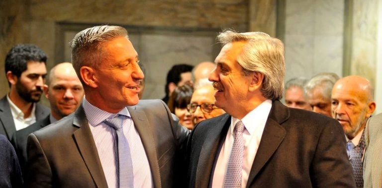 Imagen archivo. El gobernador Mariano Arcioni junto al precandidato a Presidente Alberto Fernández. Foto: Clarín.