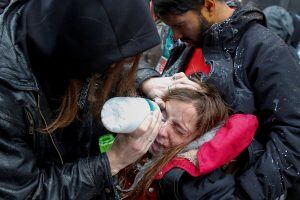 An activist demonstrating against U.S. President Donald Trump is helped after being hit by pepper spray on the sidelines of the inauguration in Washington, D.C. January 20, 2017. REUTERS/Adrees Latif     TPX IMAGES OF THE DAY