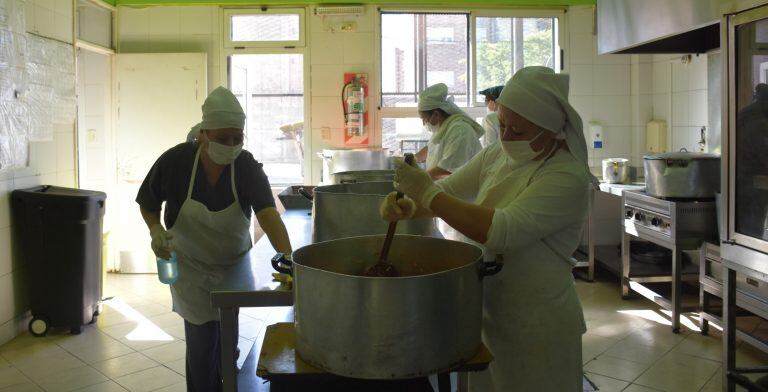 El Gobierno porteño aumentó más de un 240% la asistencia alimentaria durante la pandemia (Foto: GCBA)