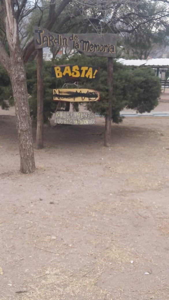 Actos de vandalismo en la plaza "San Martín" de Capilla del Monte. (Foto: Facebook / Municipalidad de Capilla del Monte).