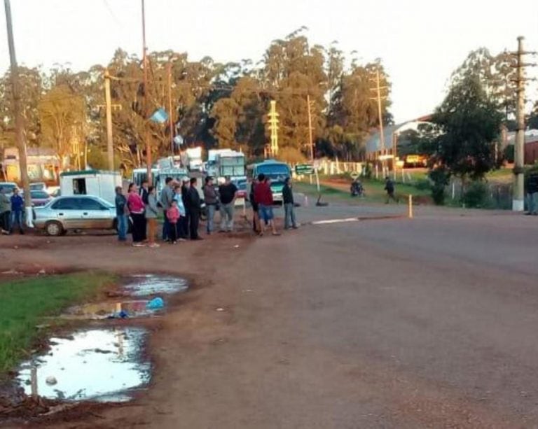 Los Tabacaleros levantaron los cortes de rutas en las 17 y 21 a la altura de Pozo Azul.