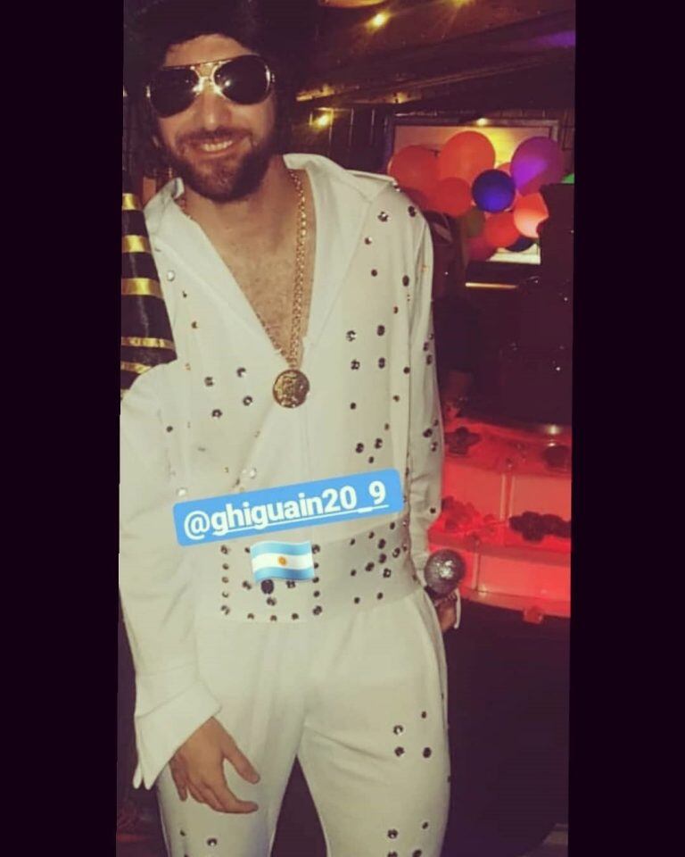 Gonzalo Higuaín se disfrazó de Elvis y la rompió toda (Fotos: Instagram)