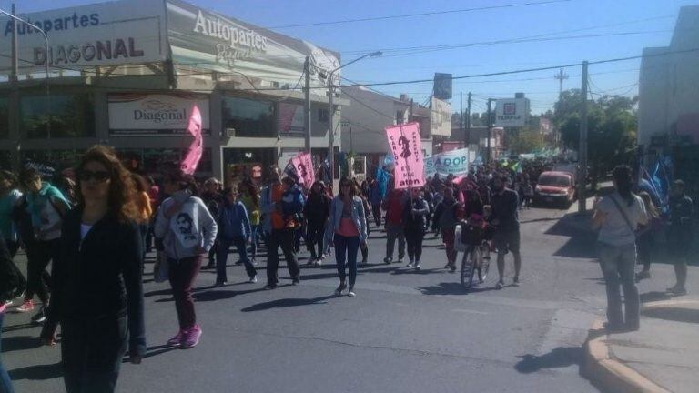 Masiva marcha a doce años el asesinato del docente Carlos Fuentealba.