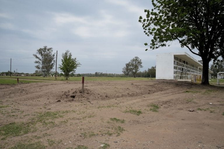 AMA y el Municipio de Arroyito ralizan mejoras en el Cementerio Municipal