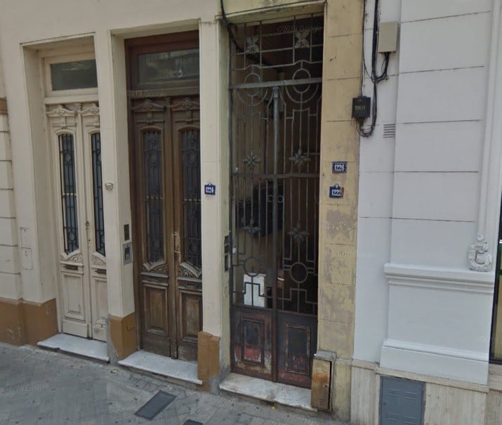 La clínica clandestina donde se practicaban abortos funcionaba en una casa de familia en MItre al 1200. (Google Street View)