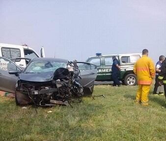 En el choque ocurrido en Berón de Astrada, Corrientes, hubo dos personas fallecidas que conducían los vehículos que chocaron de frente. (Época)