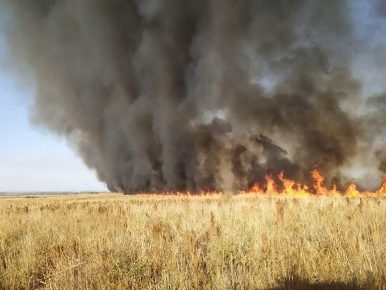 Incendio en Malagueño a la vera de la autopista Córdoba - Carlos Paz. (Foto: Facebook Bomberos La Cumbre