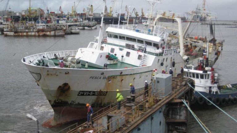 Pesca Vaqueiro - Buque español que colisionó contra el muelle de Puerto Argentino, Islas Malvinas.