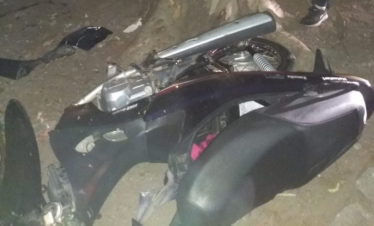 Terminaron en el hospital tras caer de una moto