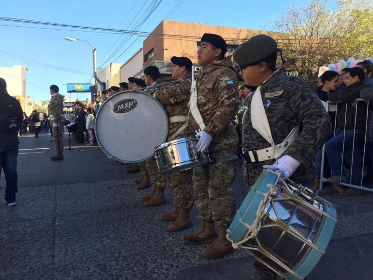 La Banda del RI8 de infantería estará presente .