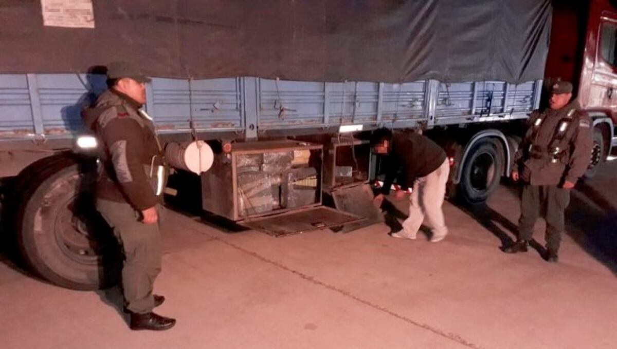 Secuestran 160 kilos de hojas de coca en un camión que transportaba bolsas de azúcar