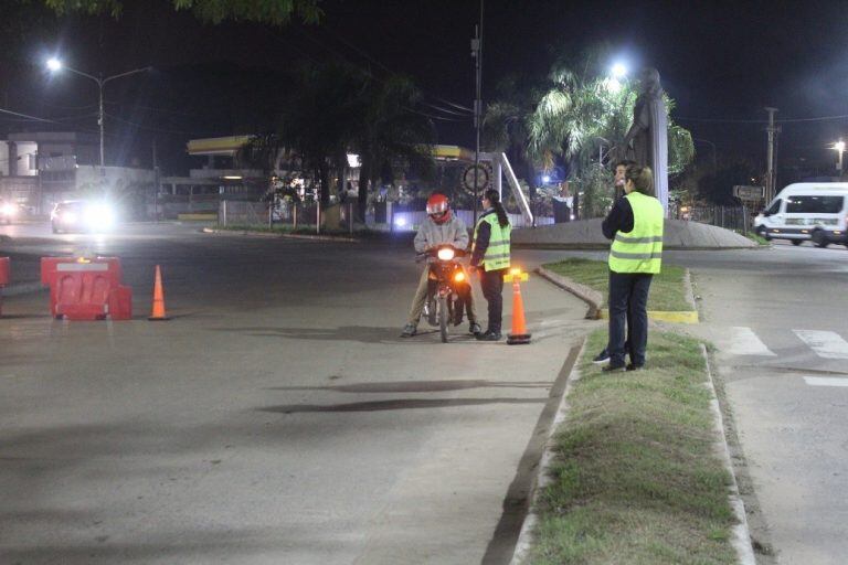 Policía Caminera realizando controles a conductores (Web).