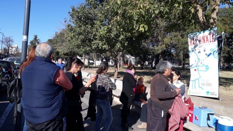 Alta Gracia: Plaza Solares fue escenario de la Campaña de Vacunación Antigripal 2019.