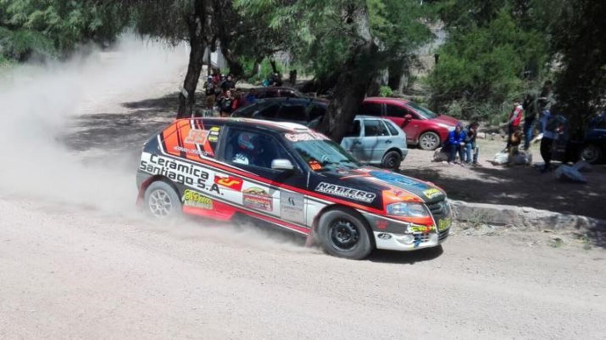Rally en Sumampa: un auto despistó y chocó a un espectador