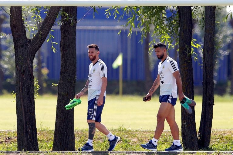 Sergio Agüero desea más ganar el torneo por su amigo que por él mismo. (EFE)