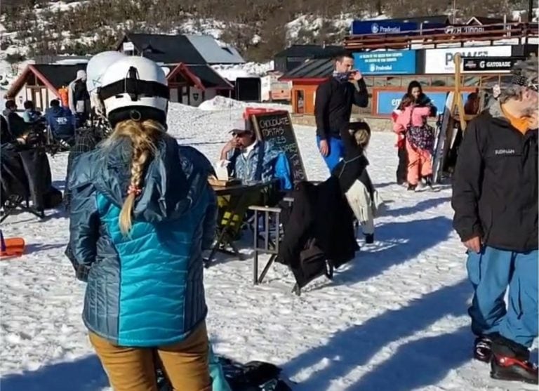 Por la violación de la cuarentena inhabilitaron el bar de Chapelco