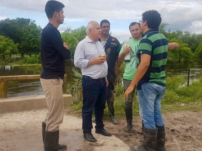 Lifschitz recorrió las zonas más afectadas por las inundaciones