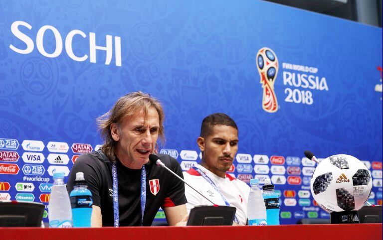 Paolo Guerrero junto a Gareca en Rusia