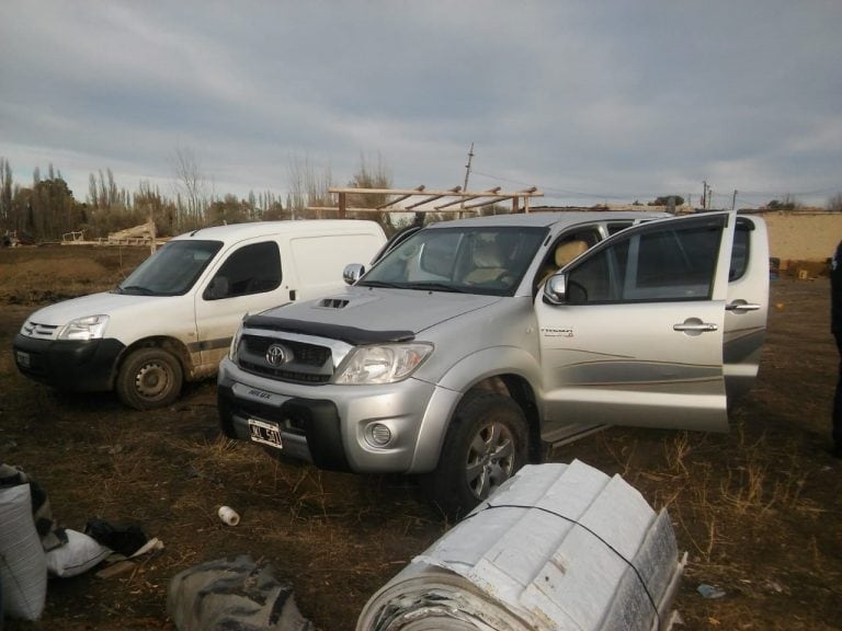 Varios vehículos también fueron secuestrados.