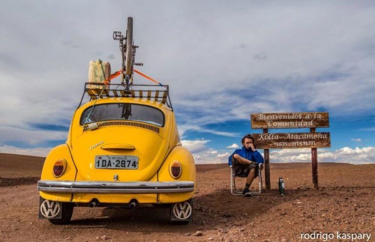 Recorrió la puna catamarqueña a bordo de un Volkswagen escarabajo (Foto: Facebook)