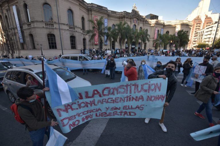 Banderazo en Córdoba contra la expropiación de Vicentin.