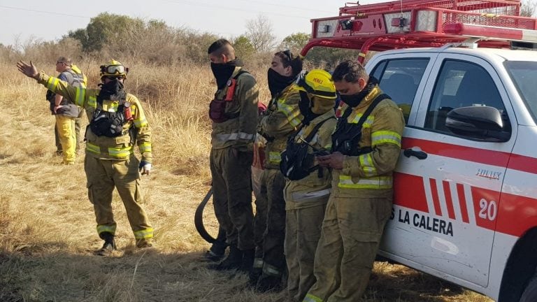 Logran controlar los incendios en La Calera.