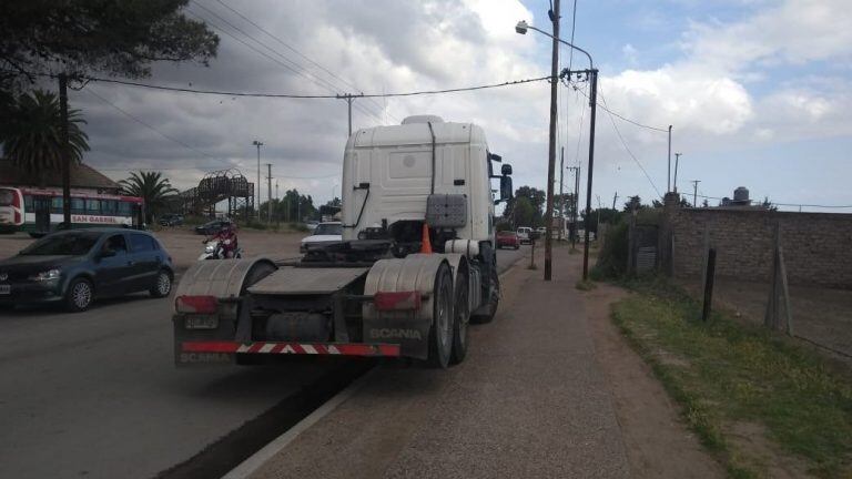 Un motociclista perdió la vida en un choque contra un camión