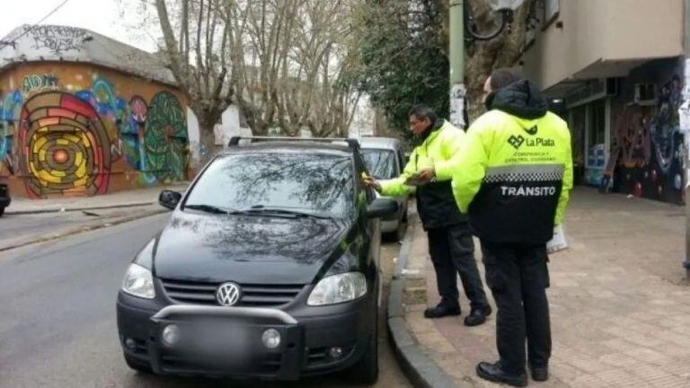 El proyecto de ordenanza propone cambiar multas de tránsito por trabajos comunitarios (web).