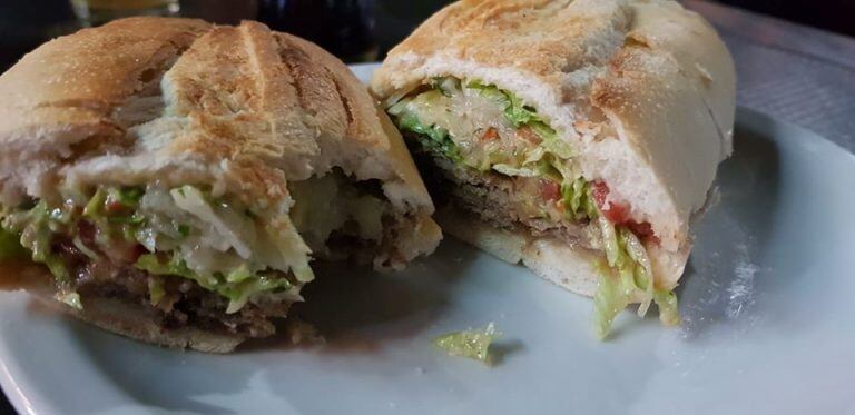 Sánguche de milanesa tucumano.