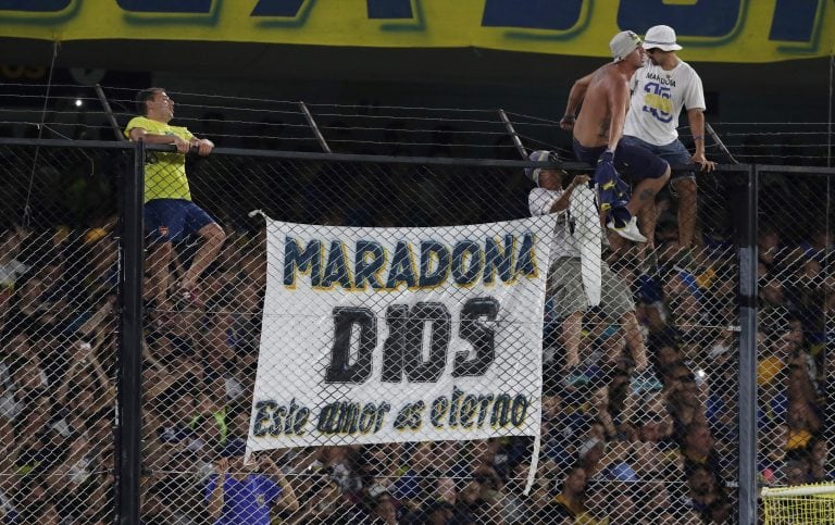 La hinchada de Boca en el último partido donde Diego fue a la Bombonera (Foto: REUTERS/Agustin Marcarian)